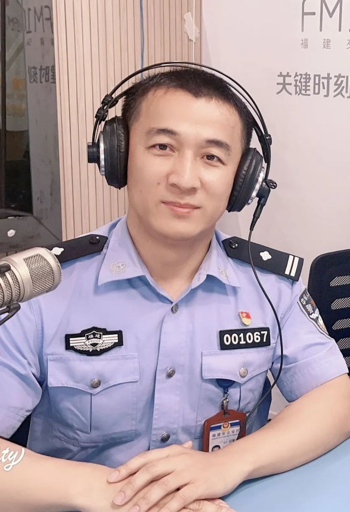 处 车辆检测科  副科长 王嘉宇(右) 考试科警务技术三级主管   邱黎