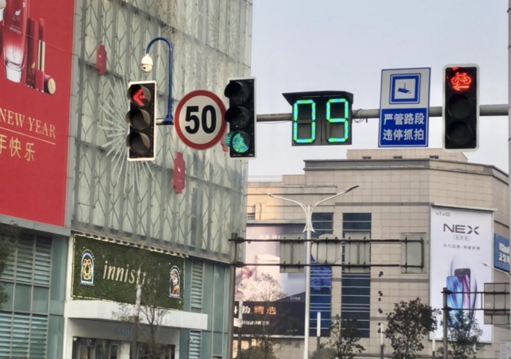新国标红绿灯全面实施设计师脑回路清奇不少车主已被扣分