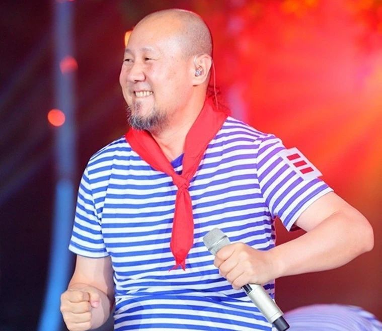 华语乐坛变了,61岁老歌手为了生活,转型成了综艺咖_腾讯新闻