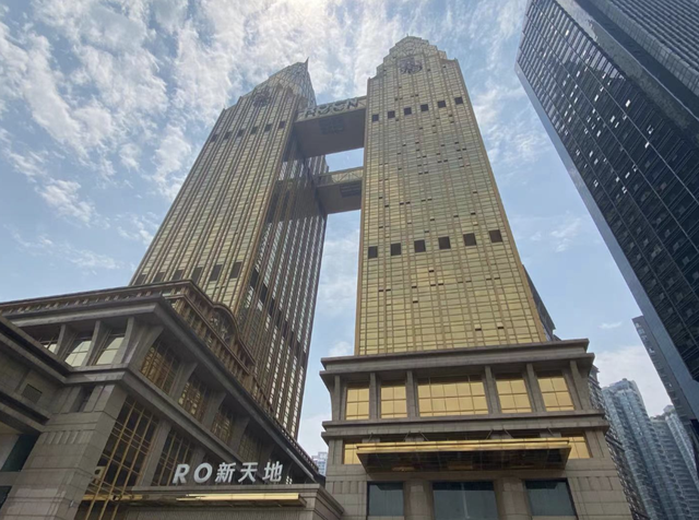 重庆南滨路豪宅半价甩卖?炒房客大批抛售,昔日网红地标惨遭陨落