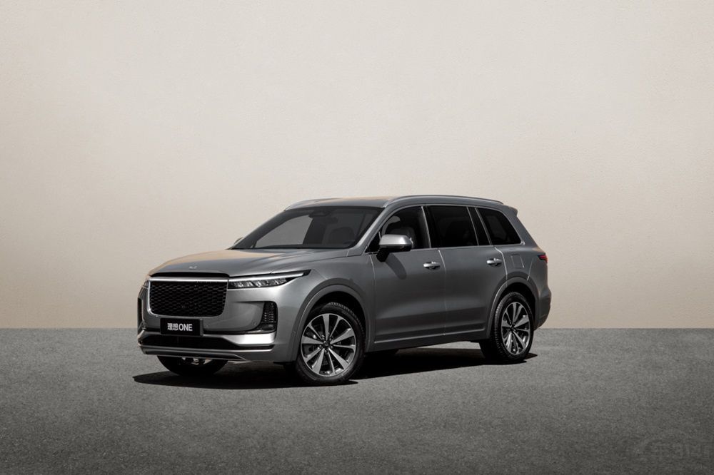 2021款理想one在外观设计方面依旧延续了大气稳重的设计风格,不过在