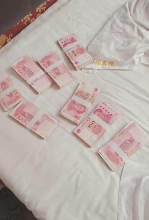 5月28日上午,洪山区北港派出所辖区江南村公寓的保洁阿姨在打扫房间时