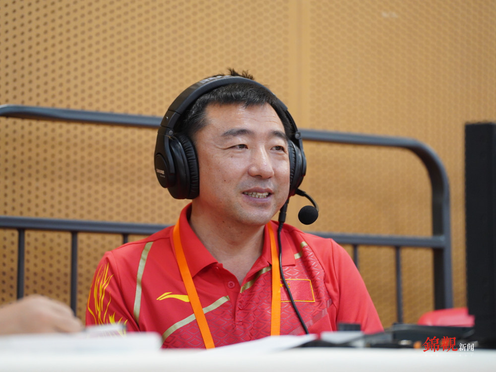而杨凌河已经化身为特邀解说员射击世界杯,每天两次出现在三楼的决赛