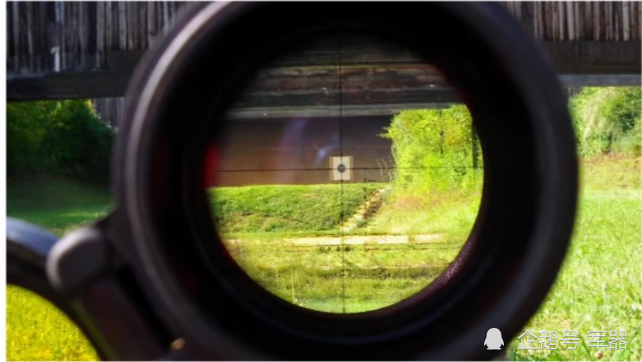 狙击枪瞄准镜里的世界?本以为是清楚的放大镜效果,结果被电视剧骗了