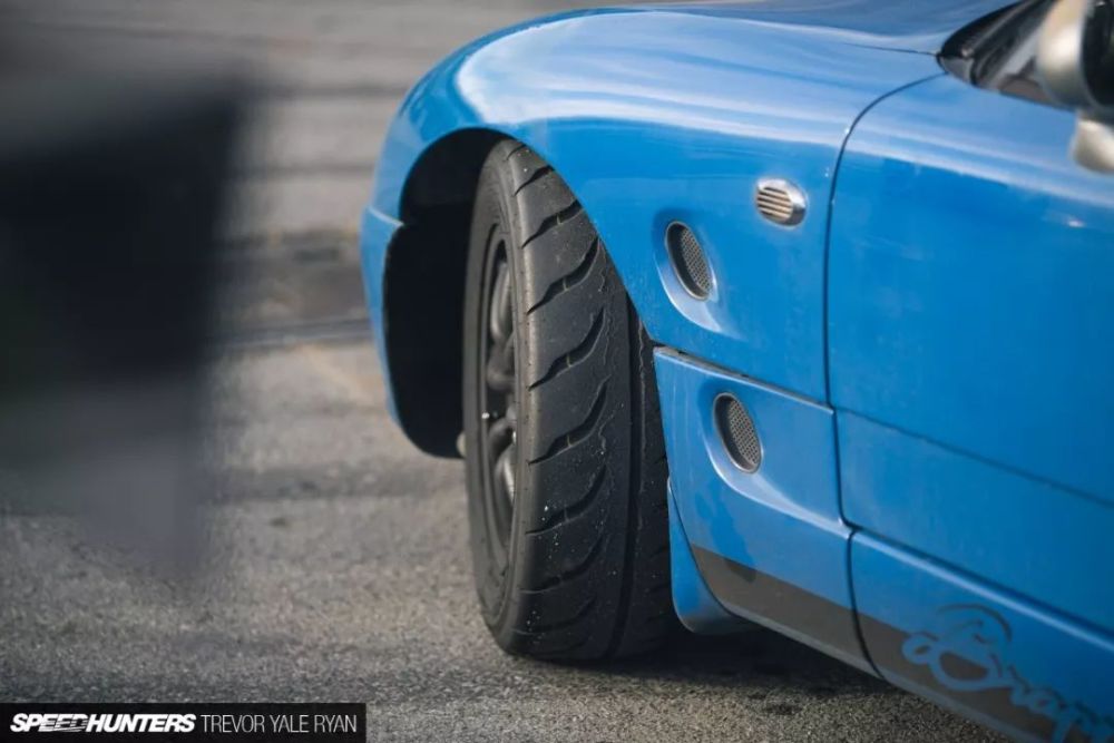 图:另外不能缺少的当然是一套性能胎,toyo proxes r888轮胎,虽然历史