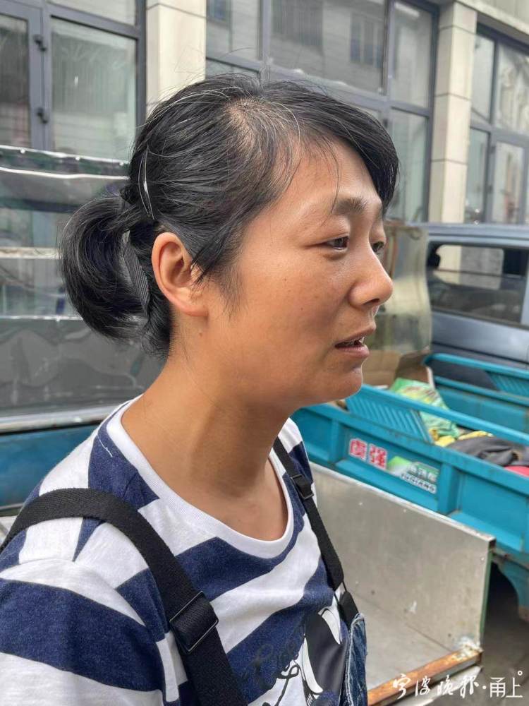 远嫁离异病痛独自谋生这个混迹于菜场的外地女人变身野生作家