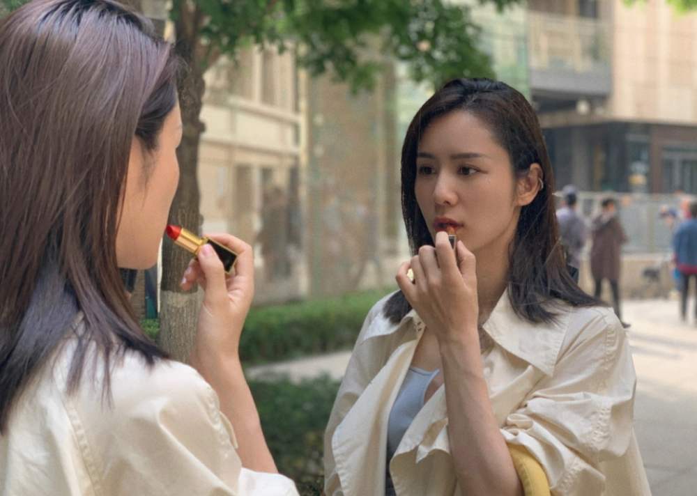 张馨月被骂情商低不冤枉,调侃陈建斌微博,嘲笑蒋勤勤定情信物