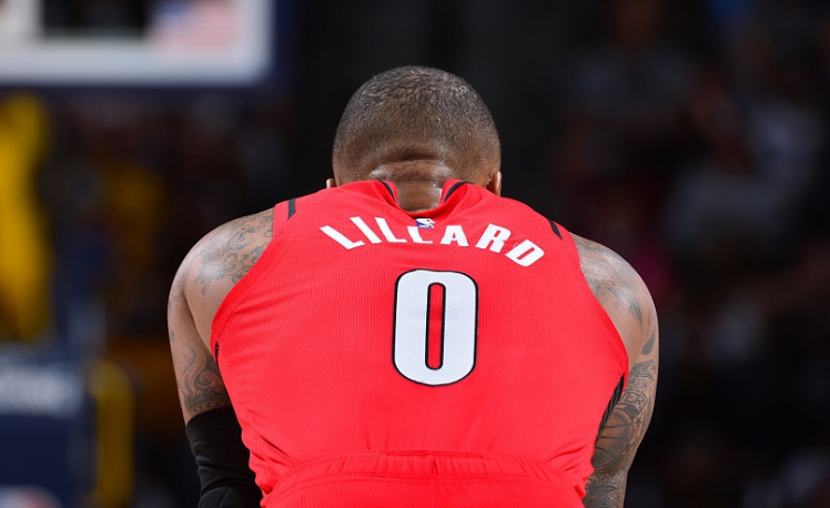 孤胆英雄利拉德晒落寞退场照倾诉心声强调先赢4场才是赢