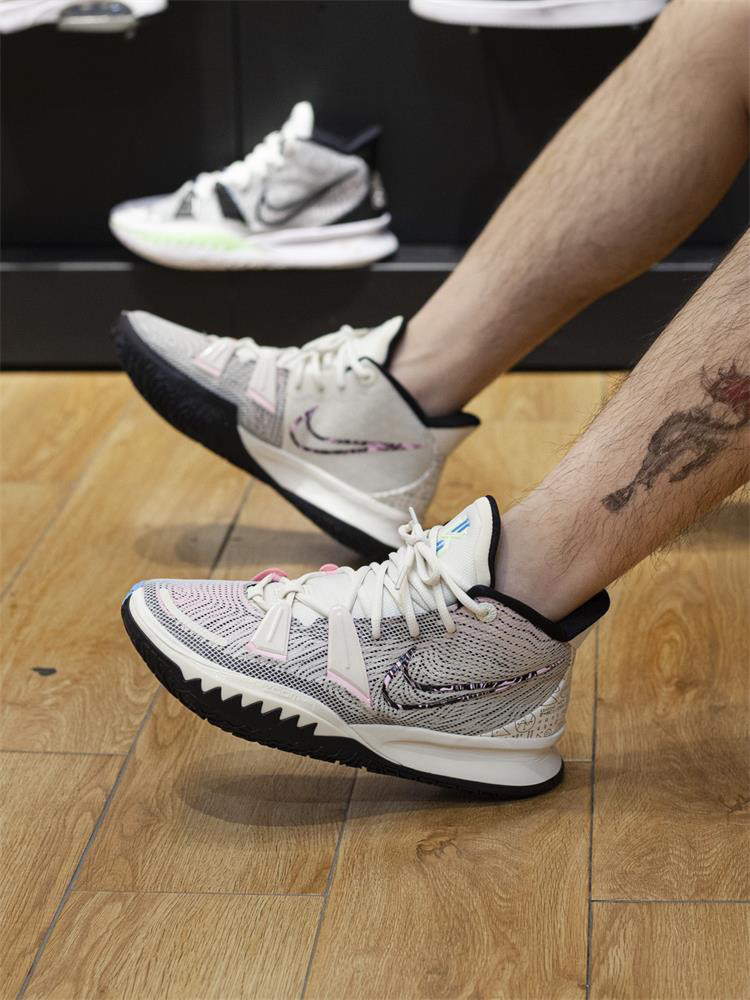 欧文7室内休闲运动篮球鞋数学公式