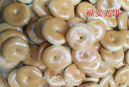 光饼是福建特色小吃,主要分布于闽北地区的南平市的松溪县,浦城县