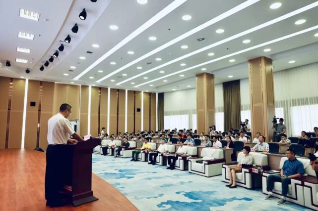 政法委书记陈铭,丽水市委政法委政治部主任胡太顺出席首映式并致辞