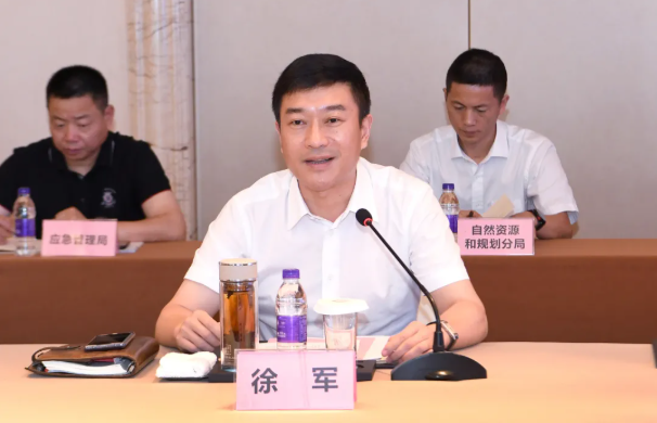 并就这一主题对上虞区委书记徐军进行了专访