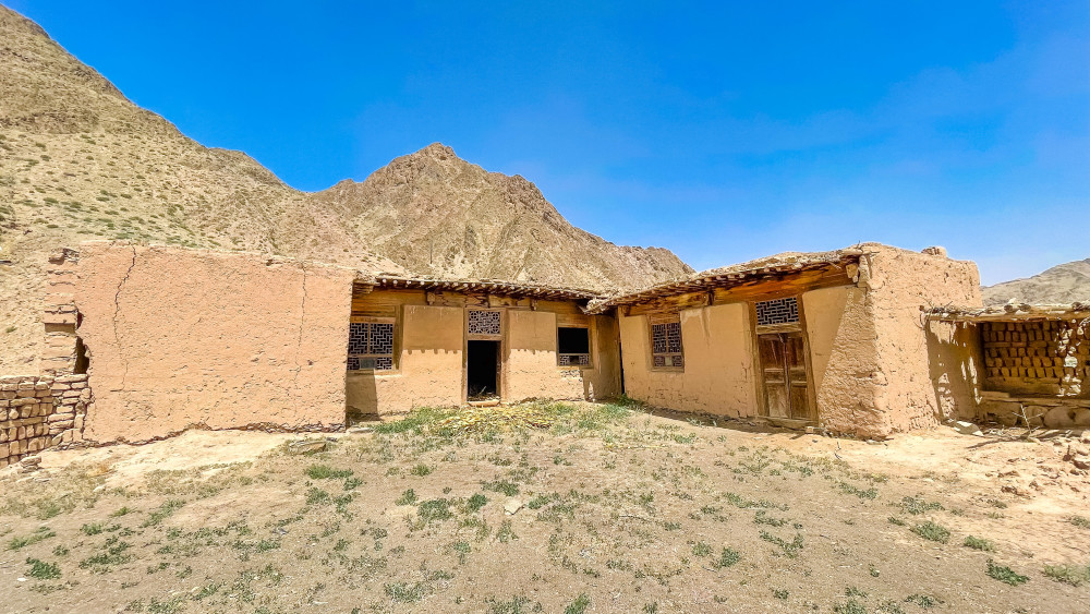 自驾中卫66号公路探索北长滩古村落拍照非常有年代感