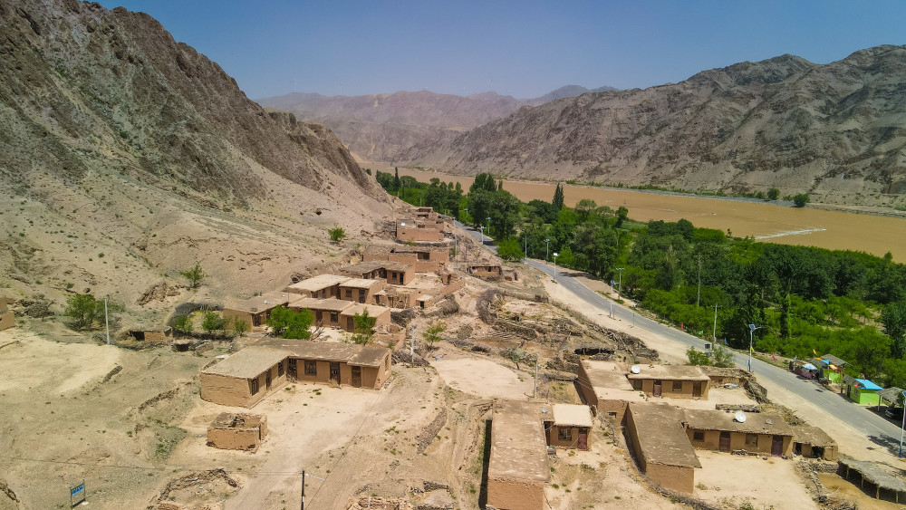 自驾中卫66号公路探索北长滩古村落拍照非常有年代感