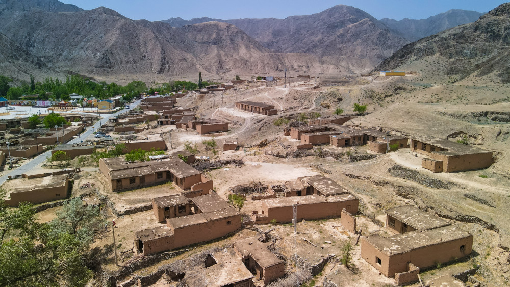 自驾中卫66号公路探索北长滩古村落拍照非常有年代感