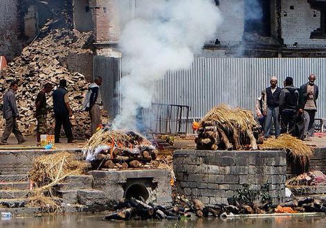 既然是燃烧有机物,自然会对空气造成污染,只不过火葬的话题过于忌讳