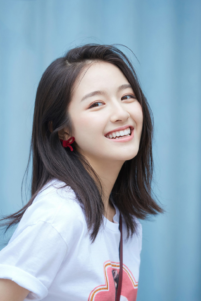 赵露思李兰迪现身美容院两人穿着很随意李兰迪直接穿着睡衣