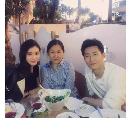 富婆收割机窦骁专找千金大小姐如今傍上何超莲有多卑微