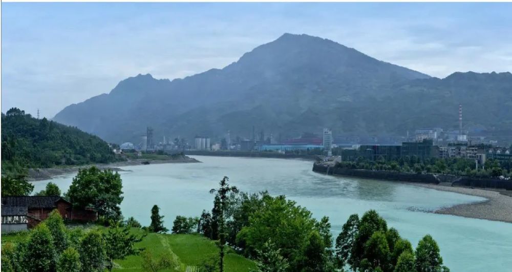 沙湾美女峰(又名三峨山)