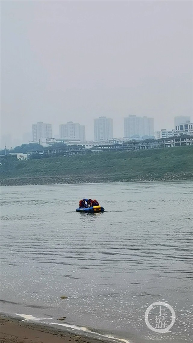 痛心重庆35岁体育老师跳江救溺水儿童不幸遇难