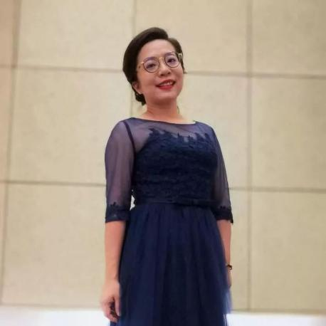 毛 娅 留美钢琴演奏硕士,中国音协全国钢琴考级高级评委,深圳艺术行业