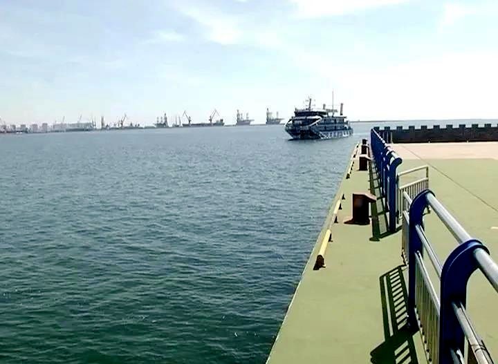 秦皇岛老龙头透水性观光码头投入运营