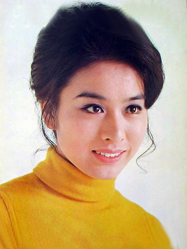 栗原小卷年轻时究竟有多美穿衣打扮好时髦时尚单品至今都流行