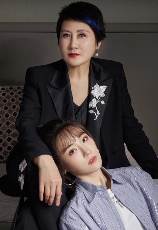 国民妈妈"刘慧芳"带着女儿唱rap原来是这个味!