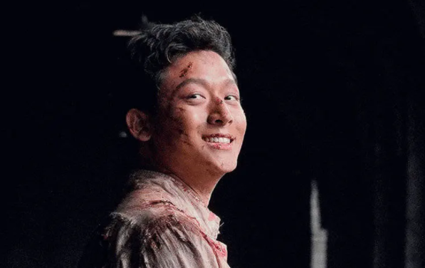 凭觉醒年代回眸一笑圈粉无数这个90后小鲜肉要火