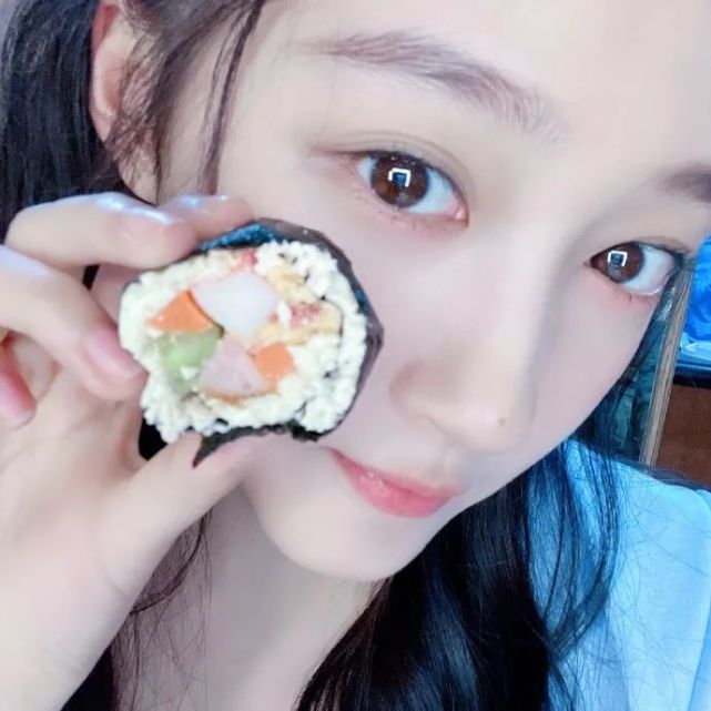看了关晓彤2个月的午餐打卡,今天吃什么有灵感了!
