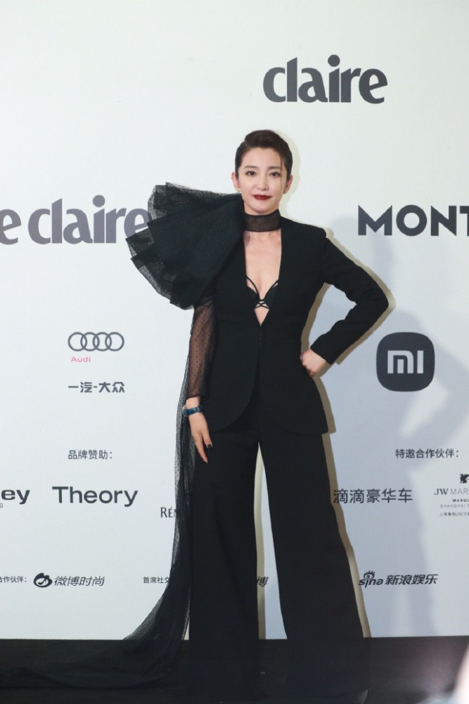 嘉人红毯生图唐嫣胜在腿长杨幂发型加分张小斐烟熏妆失算