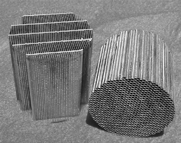 简单来说,我们可以将回热器看作一种带有孔隙的固体.