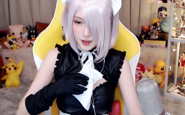 腐团儿难得一见的保留节目不仅cos女仆玛修还跳起了二次元宅舞