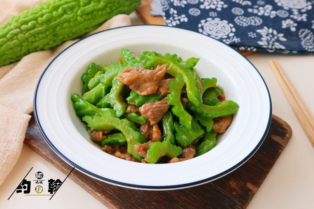苦瓜别再炒鸡蛋了试试这道凉瓜炒牛肉解暑开胃又下饭