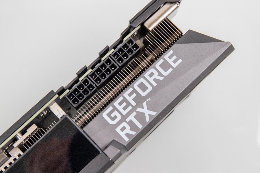 rtx 3080 ti vulcan oc使用的是8 8 8pin的供电接口,更有助于显卡性能