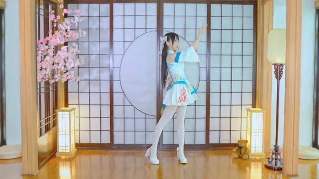 b站顶流咬人猫,凭高颜值把儿童节过成女神节,还说她是老阿姨?