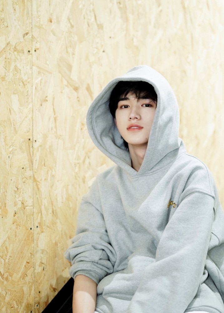 评论投稿宋亚轩头像壁纸