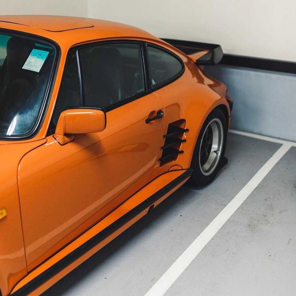 80年代依旧罕见的保时捷930turbo跑车