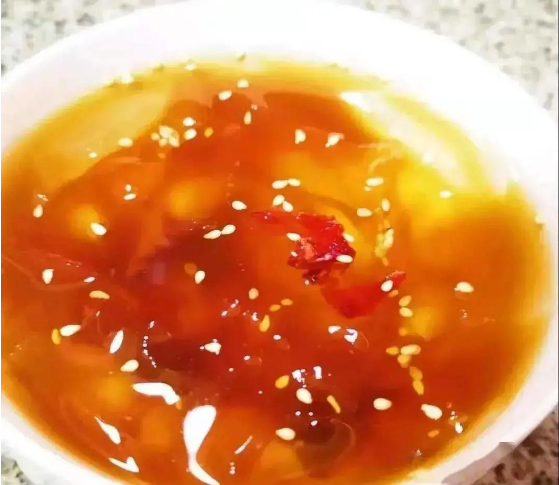 对于每一个云南人来说,关于木瓜水的记忆是难忘的,木瓜水形状有点像