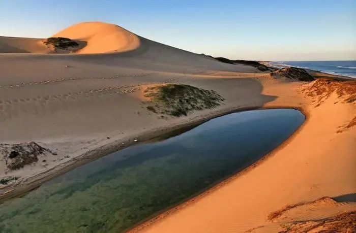 昌黎翡翠岛美景地一半海水一半黄沙