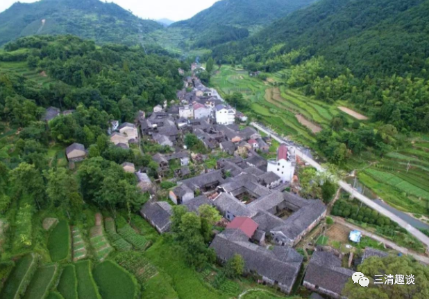 镇,地处临海市中北部,东临东塍镇,西端与河头镇接壤,南侧与大田办事处