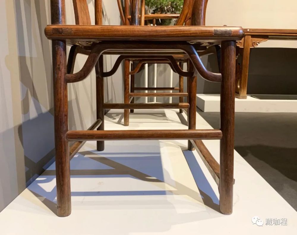 背面用料一丝不苟 黄花梨四出头椅575万成交 腾讯新闻