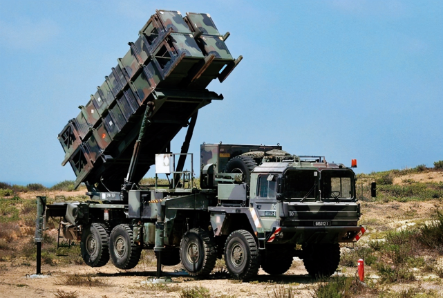 中国火箭炮的巅峰之作神鹰400火箭炮可与短程导弹相媲美