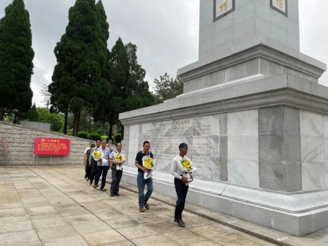 靖西烈士陵園分別長眠於廣西那坡烈士陵園,9位佛岡籍烈士在對越自衛