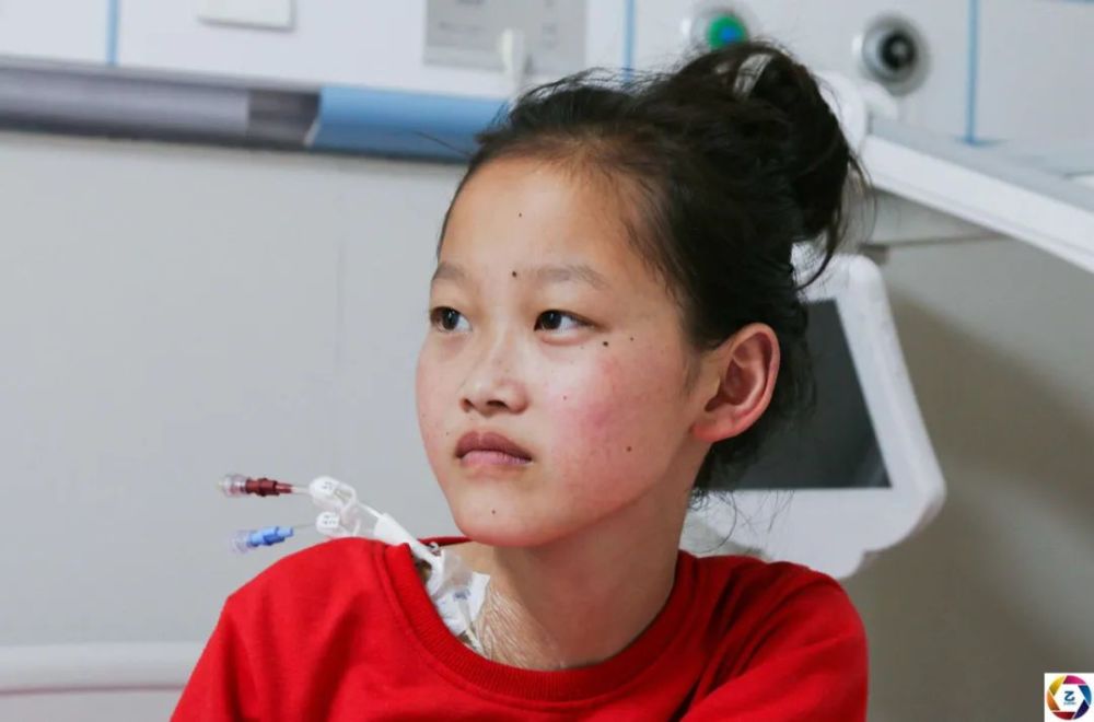 花季少女患怪病,手脚从指头开始碳化变黑,看到检查结果爸妈崩溃