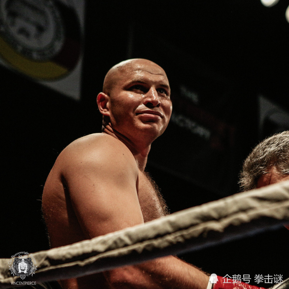 拳王富里聘请2.06米巨汉担任陪练,对方被誉为"重量级戈洛夫金"