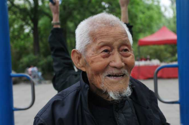 101岁老人养肝经验少碰2种发物做好3事肝或慢慢柔软