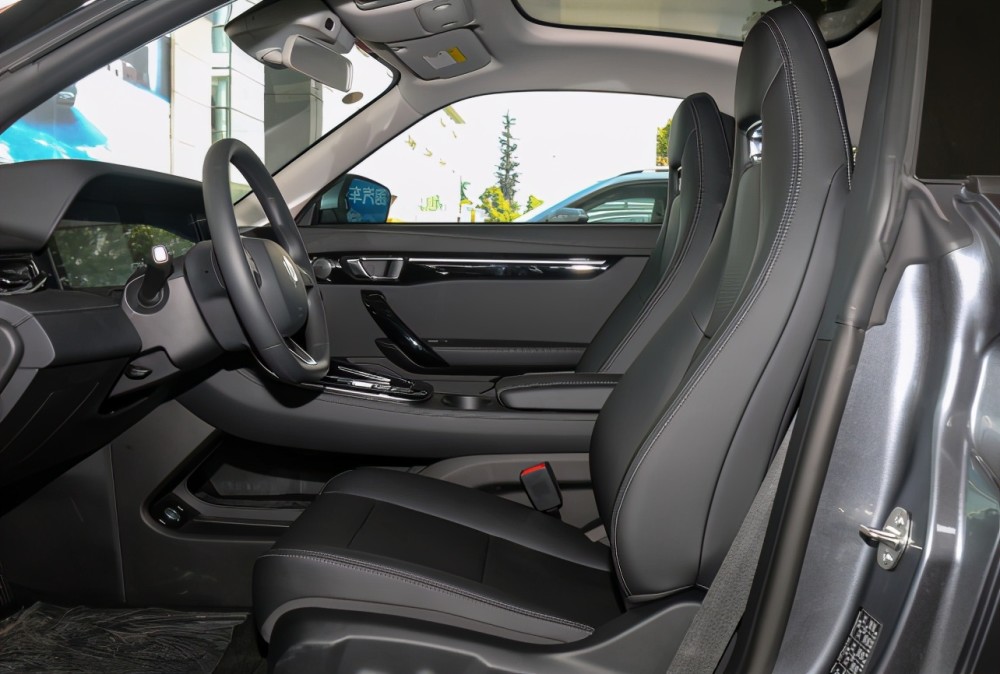 零跑汽车s01,豪华又运动的轿跑,开着够体面