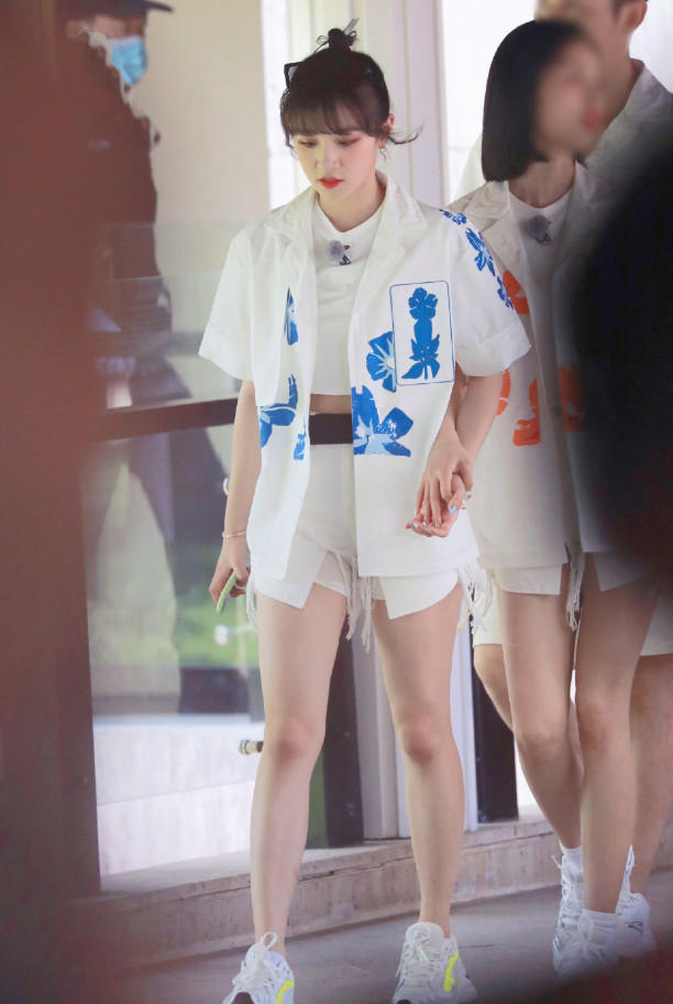 长度仅有20cm热裤长啥样当宋雨琦穿上后露出白布太抢镜