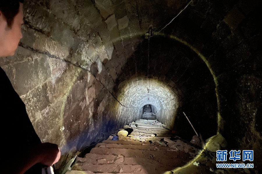 神仙洞人防工程中保留的原防空洞洞窟.新华网 耿骏宇 摄来源:新华网